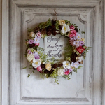 松かさとピンク〜白のミニローズのwreath