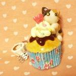 にゃんこのしっぽ○カップケーキのバッグチャーム○三毛猫○スイーツデコ