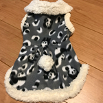 シャンシャン柄のフリースわんこ服