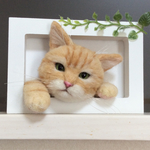 羊毛フェルト 窓ねこ やんちゃな茶トラ