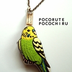 黄緑色セキセイインコの刺繍バッグチャーム