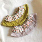 【reco様専用】❁リバティのフリルスタイ２点(手刺繍入り)