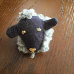 ひつじブローチ/ハンドメイド