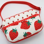 【ｍ様ご予約品】イチゴのショルダーバッグ