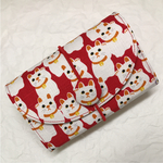 再販 しあわせ招きまくり！まねき猫いっぱい柄♡18ポケットハニカムカードケース