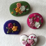 🌹フェルトリボン刺繍ブローチ🌹