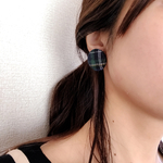 再販  緑 クリスマスチェックのまんまるピアス/イヤリング