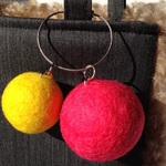 〖bon bon Felt〗のバックチャーム  ショッキングピンクXレモン