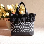 M☆ 帆布フリルバッグ👜お洒落なモロッカン柄☆黒ベース×白　 