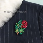 🎍南天の実・手刺繍きらきらブローチ