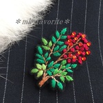 🎍南天の実・手刺繍きらきらブローチ