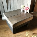 アンティーク風の黒いミニスツール
