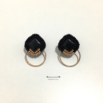 ブラック ガラスタイル ビーズ刺繍 蝶バネ イヤリング