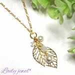 ☆gold leafにはらりと白い雪☆ k16gpネックレス   コットンパールと2種類の葉っぱ 
