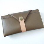 シンプルなレザーギャルソンウォレット[ミリタリー/カーキ]