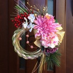 No.wreath-14738★お正月リース/しめ縄リース/しめ飾り★35x32cm/アートフラワーリース（造花）★ラベンダー・ダリア＆ちりめん水引