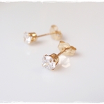 CZ4mm　4本爪タイプ　ペア　*14kgf ピアス