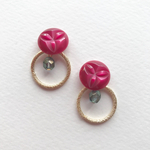 小さなボタンのミニフープピアス【vividPINK】