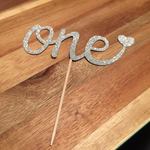 ファーストバースデー　スマッシュケーキ用ケーキトッパー「one♡」