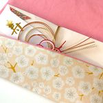 渦巻き梅花模様のベージュ袱紗