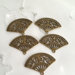 「送料込」5個/1ｾｯﾄ　扇チャーム（アンティークゴールド・金古美）
