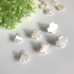 【再販5】14kgf 白蝶貝シェルフラワーノンホールピアス 