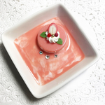 いちごみるくマーブルケーキのアクセサリートレイ