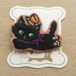 刺繍ブローチ　猫　＊飛ぶ黒猫＊