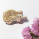 【再販】ハリネズミさんの手刺繍ブローチ