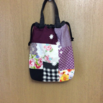 感謝価格sale＊＊送料無料＊ランダムパッチワークミニ巾着バッグ＊春お花畑パープル＊