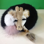 キリンのブローチ