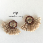 251.ベージュフリンジビーズ刺繍ピアス・イヤリング