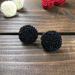 こつぶビーズ刺繍のピアス(BLACK)