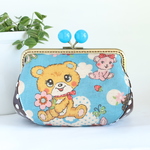 ぷっくり可愛い がま口ポーチ　昭和レトロ　くまさんぬいぐるみ柄　ブルー　茶ドット　コスメ　化粧品　プレゼント　旅行用