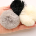 【5個・アイボリー】ループ付き ラビットファー 天然素材ポンポン ボンボン チャーム　5cm