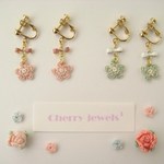 ♡再販♡きらきら小花とリボンのイヤリング（ピアス）