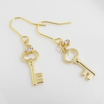 ❤SALE❤*P08***ラインストーン（ミル打ち）☆鍵ピアス