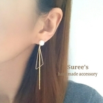 パールと三角フープのチェーンピアス【樹脂ピアス】