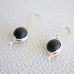 ケシパールのシンプルドロップピアス（ブラック）