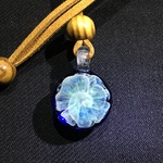 ガラスのペンダント　花模様　GF-1