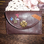 牛革・クローバーとお花刺繍のカードケース。