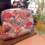 【zxiao〇様専用】鳥ひねり3枚口がま口　リバティ　ランドオブドリームス