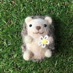 お花とハリネズミさん　キーホルダー