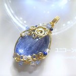 カイヤナイトペンダント（ワイヤーアートジュエリー☆ワイヤーアクセサリー☆ワイヤーラッピング天然石ネックレス）