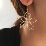 大きめワイヤーのお花ピアス（イヤリング）