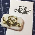 【消しゴムはんこ】ぶらさがりパンダちゃん