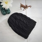 ケーブル編みの“ちょっととんがり”ニット帽　＊black＊