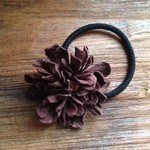 革花のヘアゴム Lサイズ(太ゴム・葉っぱなし) モカ