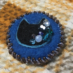 黒猫ビジューのゴージャスブローチ