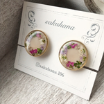 お花のリース風ピアス off  white